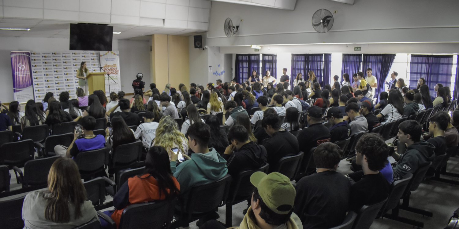¡Basta de promesas! Trabajadores de salud mental le plantan cara a Cornejo y exigen salarios justos