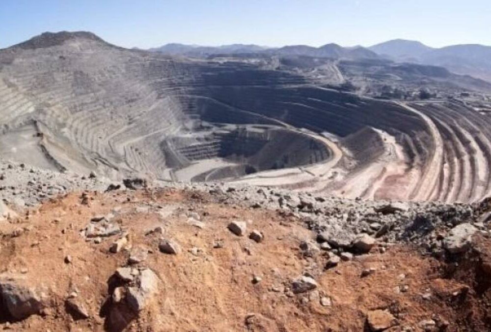 Mientras el consumo se desploma, Milei acelera la devolución del IVA a las mineras
