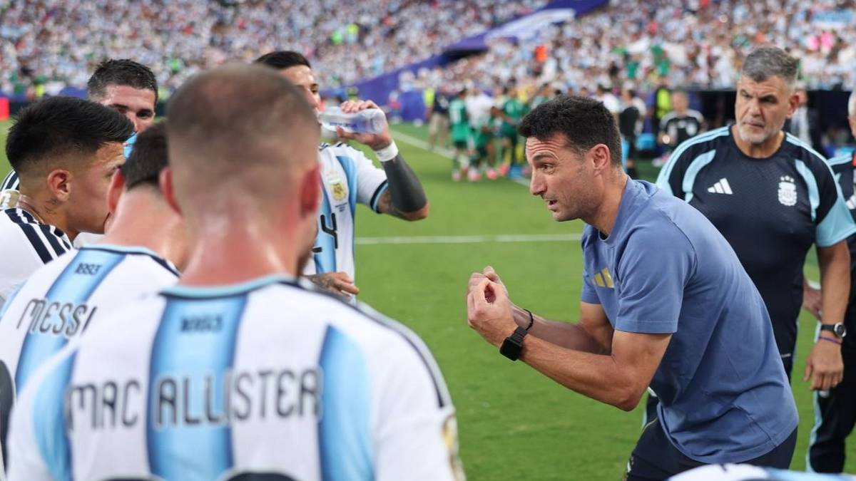 ¿Cuartos en el fútbol? La pausa de hidratación que cambia todo y nadie entrena