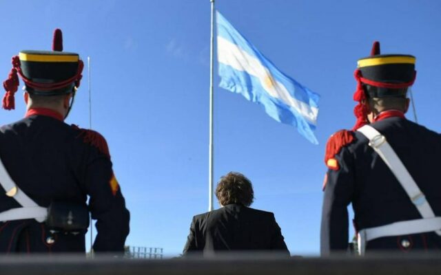 Caputo se prepara para un futuro sin Milei: el asesor ya se ve como sucesor