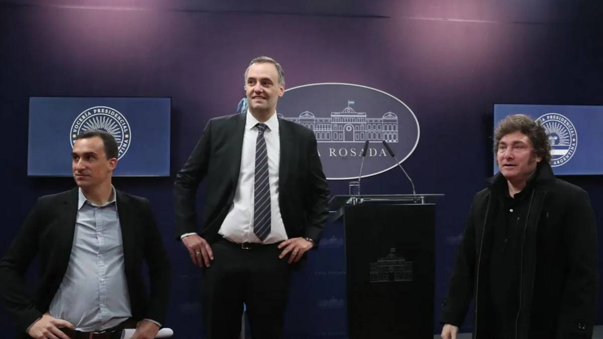Adiós al método Adorni: el Gobierno hace un lavado de cara comunicacional