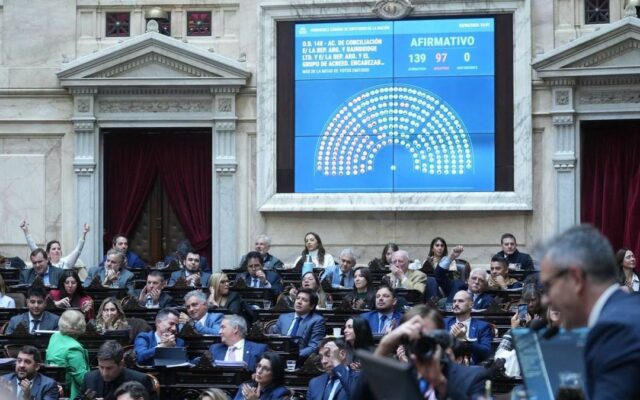 Diputados blindó a Adorni, aprobó el Super RIGI y pagó U$S 171 millones a fondos buitres