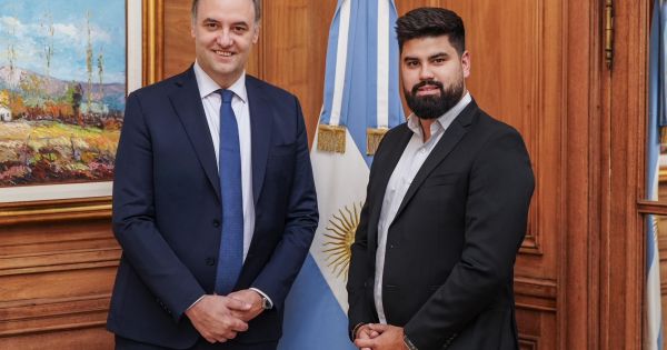 ¡Bienvenido! Adorni anunció al nuevo secretario de Comunicación, Fabián Fernández, en plena tormenta judicial