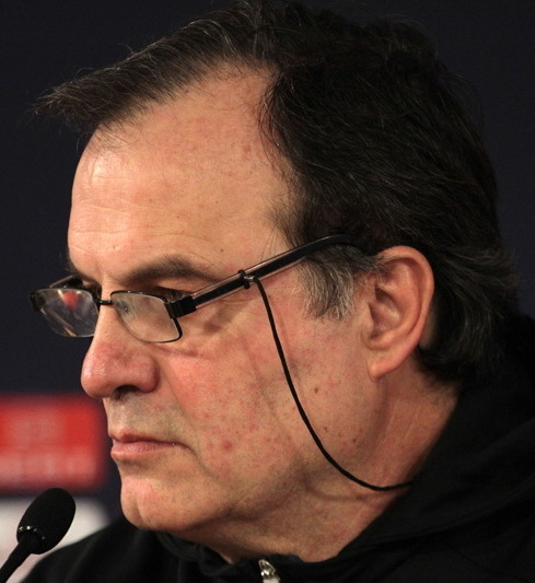 ¡No me la contés! Bielsa se iría de Uruguay con una conferencia de despedida en el Centenario