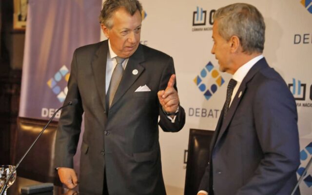La Justicia fulminó un DNU de Milei que le daba a Migraciones el poder de otorgar la ciudadanía argentina