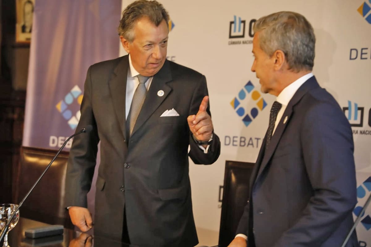 La Justicia fulminó un DNU de Milei que le daba a Migraciones el poder de otorgar la ciudadanía argentina