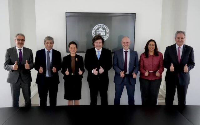 Kicillof va a la Justicia contra Milei: exige aval para crédito del Banco Mundial por US$270 millones