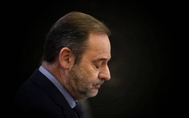 Condena a 24 años a Ábalos, exministro de Sánchez, por corrupción en plena crisis judicial