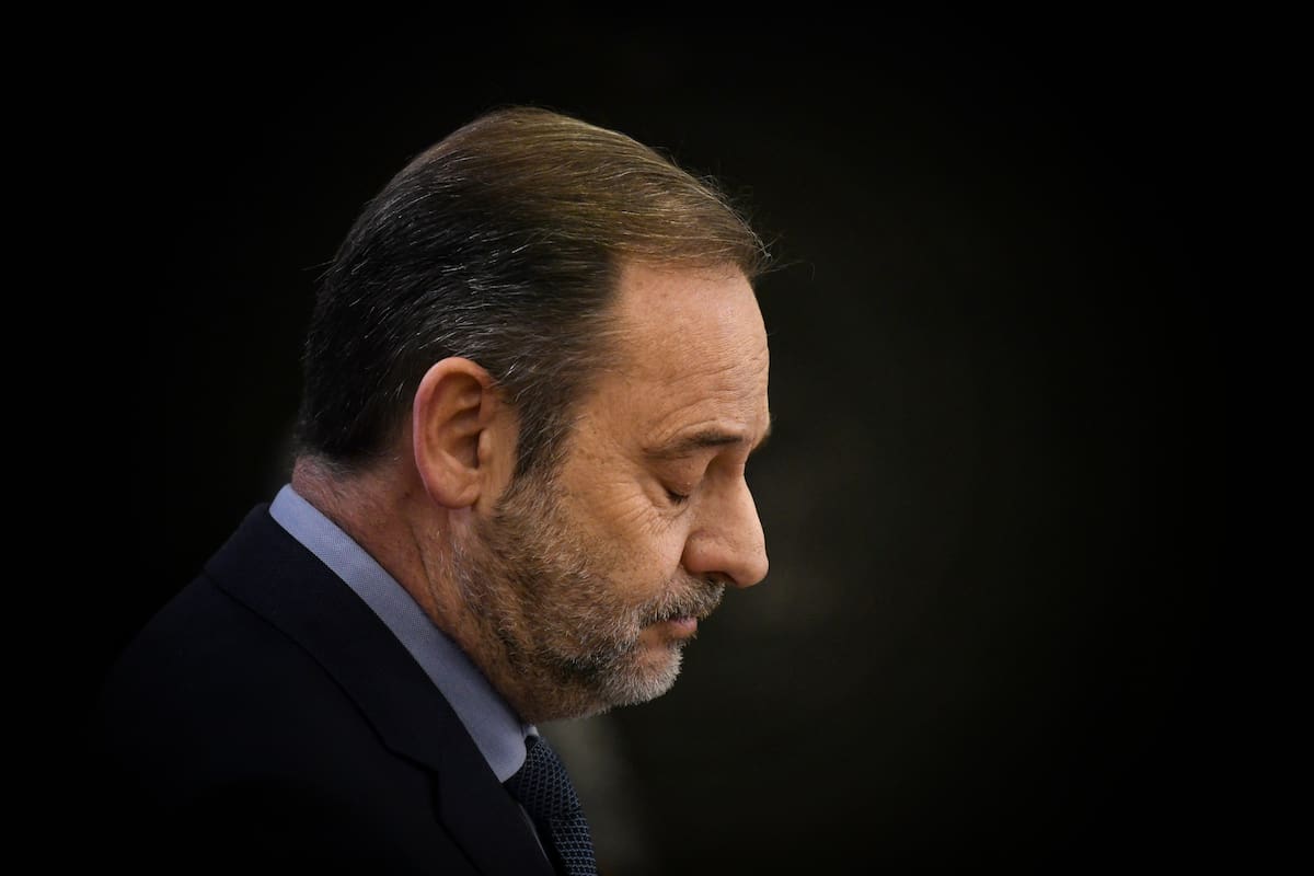Condena a 24 años a Ábalos, exministro de Sánchez, por corrupción en plena crisis judicial