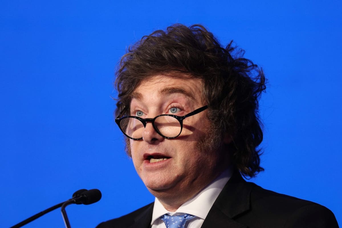 Milei blindó a Santilli y cargó contra la prensa: "Sigo confiando en Adorni"