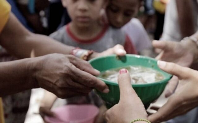 Crisis alimentaria: el 77% de las familias bonaerenses dejó de comer bien
