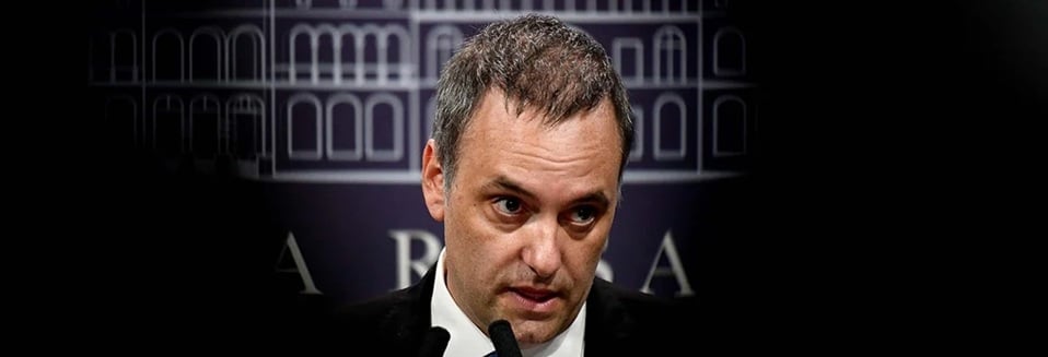 Renunció Manuel Adorni: se fue con un discurso de persecución y negó todas las acusaciones de corrupción