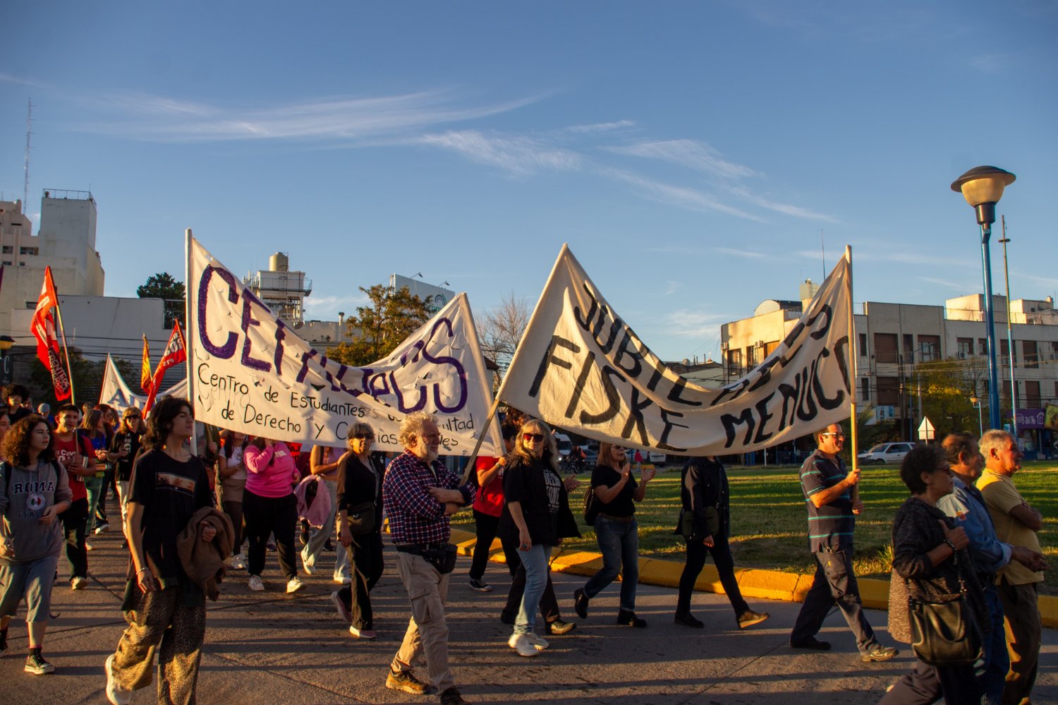 Jubiladxs de Fiske Menuco: la lucha que hereda la juventud