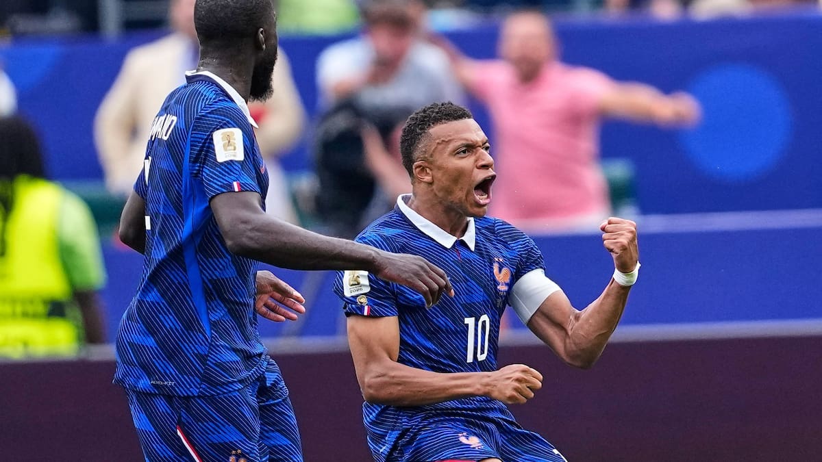 ¡Tormenta eléctrica y baile! Francia aplastó a Irak 3-0 con doblete de Mbappé y ya está en 16avos