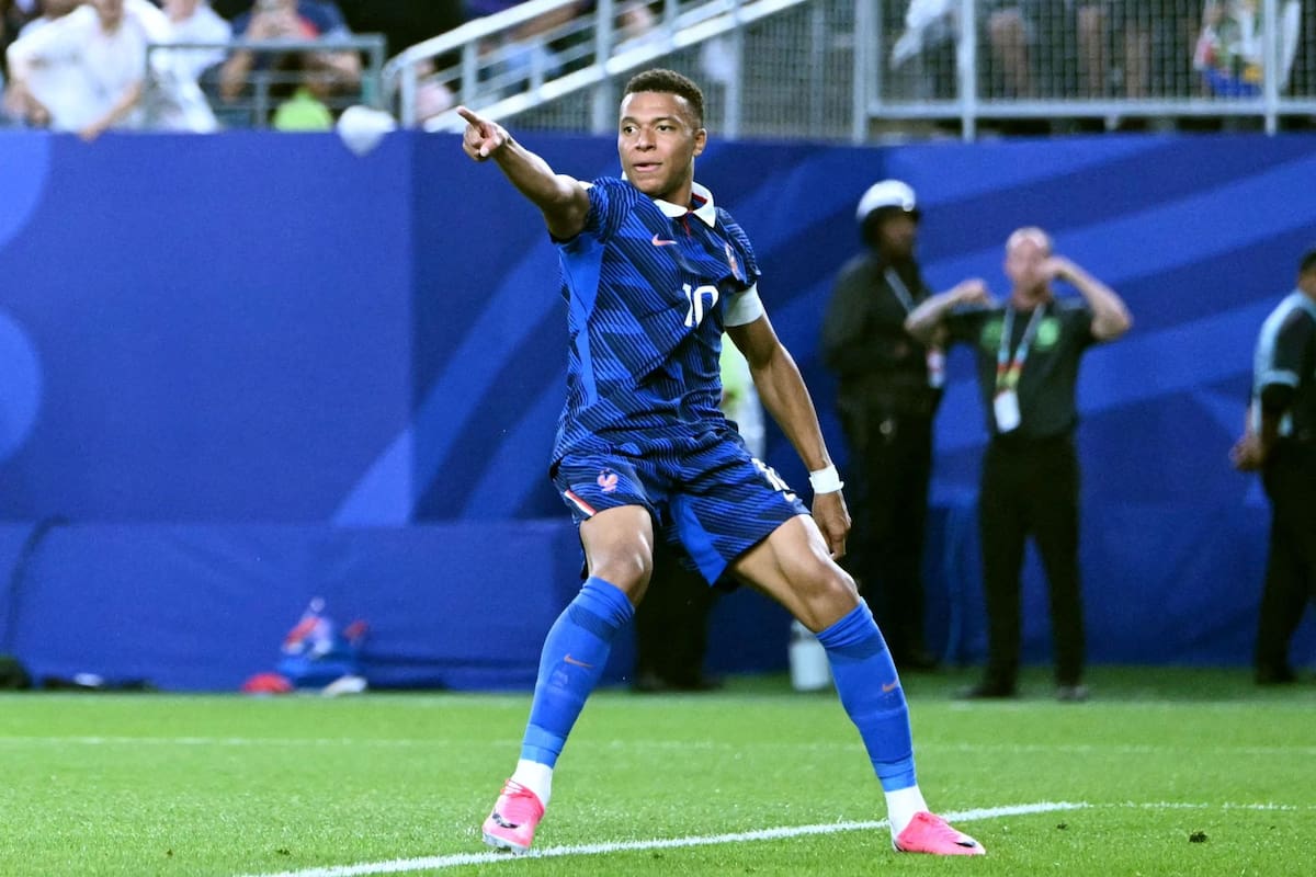 Mbappé desafía a Messi: Francia arrasó a Irak 3-0 pese a tormenta histórica