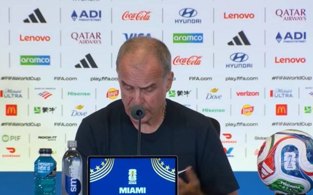 Bielsa explota contra la FIFA: «Las pausas de hidratación le quitan esencia al fútbol»