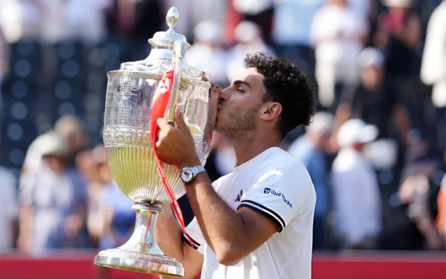 Cerúndolo rompió la historia en Queen’s: se quedó con el título más grande de su carrera en una final de locos