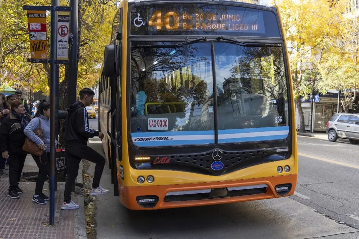 Crisis total: empresas de colectivos del interior amenazan con recortar servicios y no pagar el aguinaldo