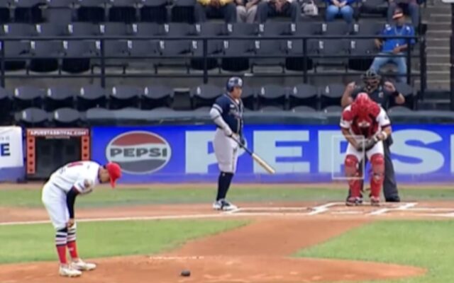 ¡Pánico total! Terremoto de 7.5 sacude partido de béisbol en Venezuela: estadio se bambolea y jugadores huyen