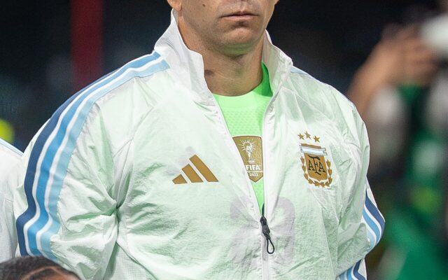El Dibu Martínez y su futuro en la Selección: ¿adiós tras el golpe en el Mundial 2026?