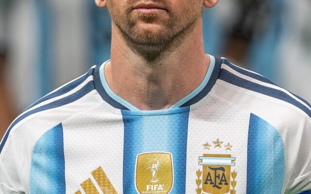 Las Pastillas del Abuelo le cantan a Messi en su último Mundial: un guiño a Maradona