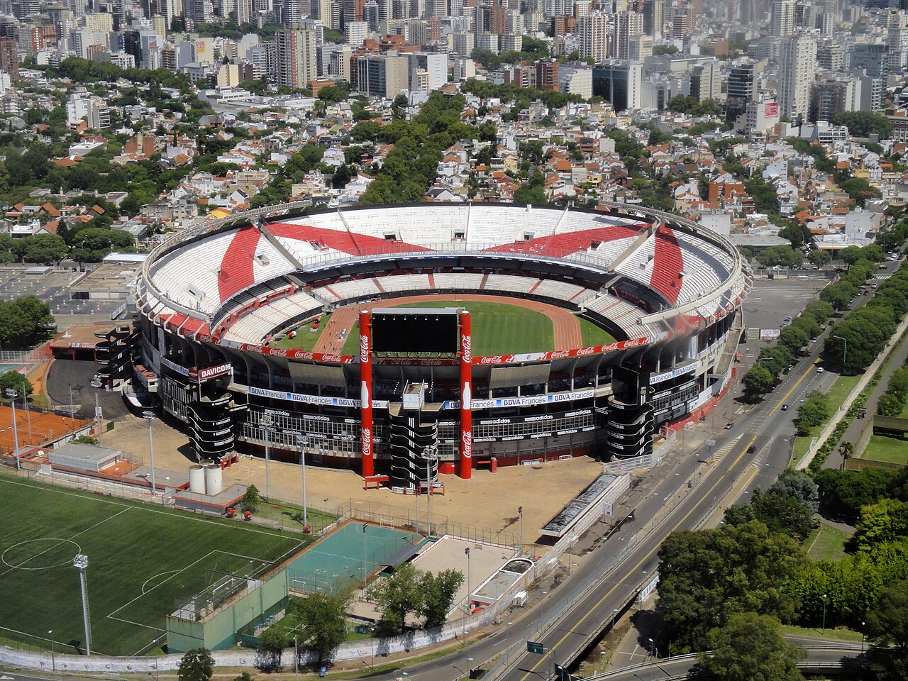 ¡NO ME LA CONTES! EL ARQUERO DE RIVER SE VA A EUROPA Y ROMPE TODO: RESCINDIÓ SU CONTRATO PARA ATARJAR EN EL EXTERIOR