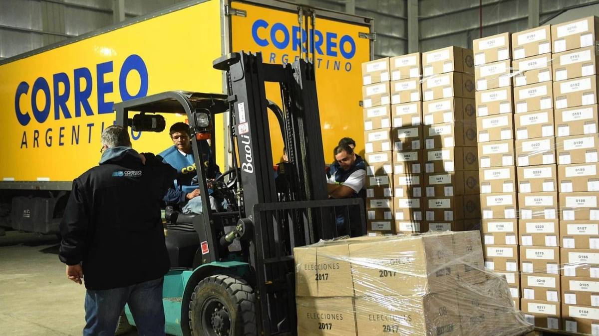 Milei acelera el desguace del Correo: 300 sucursales cerradas y pueblos aislados