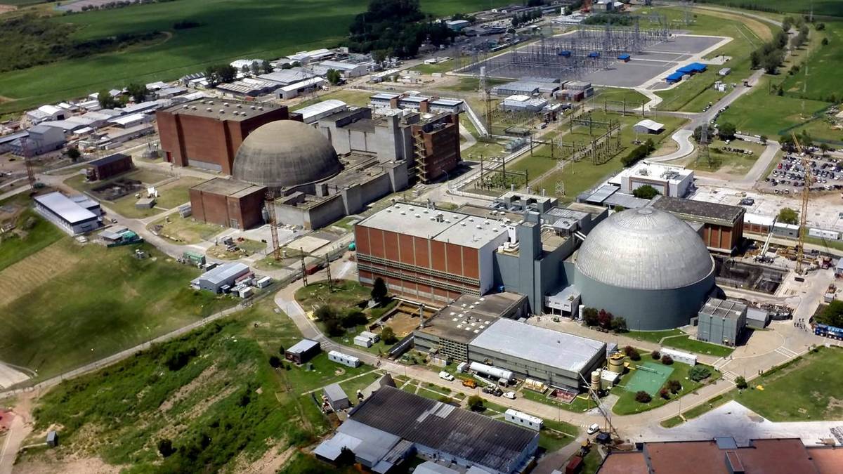 El desguace nuclear: Milei tira décadas de tecnología por la borda mientras entrega el país a las mineras