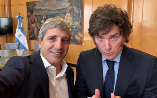 Milei y Caputo usaron créditos garantizados para pagar a bonistas y evitar que las reservas se desplomen