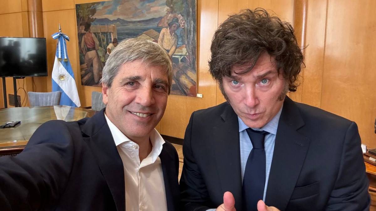 Milei y Caputo usaron créditos garantizados para pagar a bonistas y evitar que las reservas se desplomen