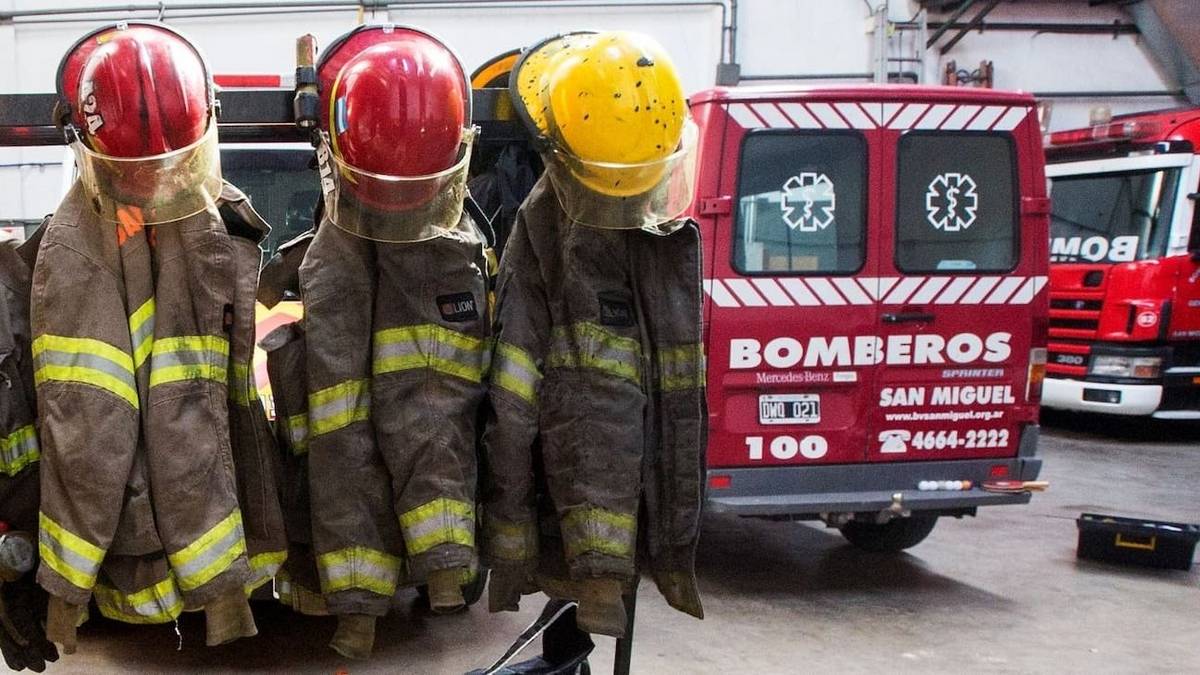 El superávit de Caputo: bomberos en llamas por deuda de casi 60 mil millones