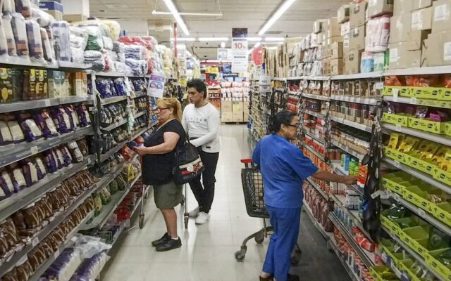 Consumo en picada: cayó casi 3% en junio y los argentinos ya no llegan ni al desayuno