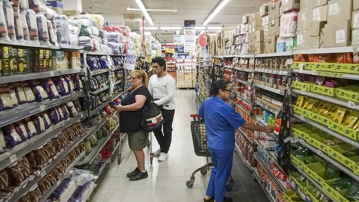 Consumo en picada: cayó casi 3% en junio y los argentinos ya no llegan ni al desayuno