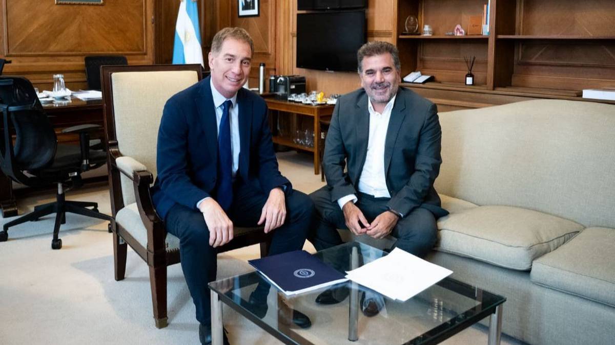Agenda bonaerense: arancelan salud y educación a extranjeros, y piden perpetua para quien mate a un policía