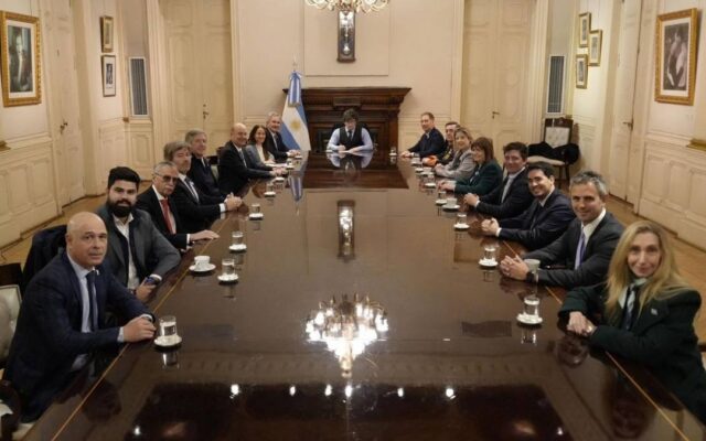 Milei reunió a su gabinete tras el duro sermón de la Iglesia: apuran reforma del Banco Central