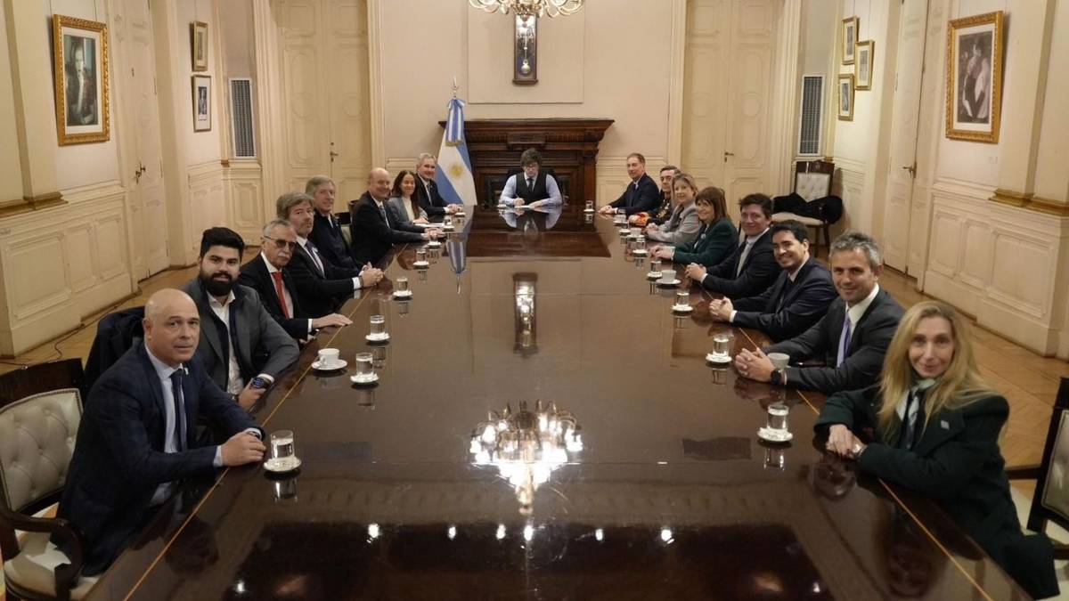 Milei reunió a su gabinete tras el duro sermón de la Iglesia: apuran reforma del Banco Central