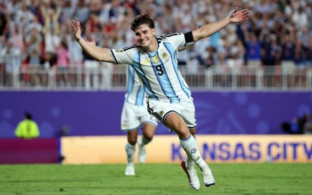 ¡Julián Álvarez iguala a Maradona! El golazo que lo mete en la historia grande de la Selección