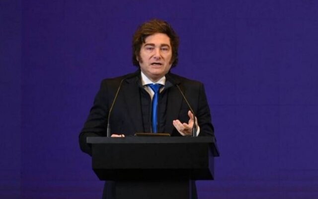Imagen negativa de Milei explota: supera el 56% y rechazo a su gestión se dispara al 62%
