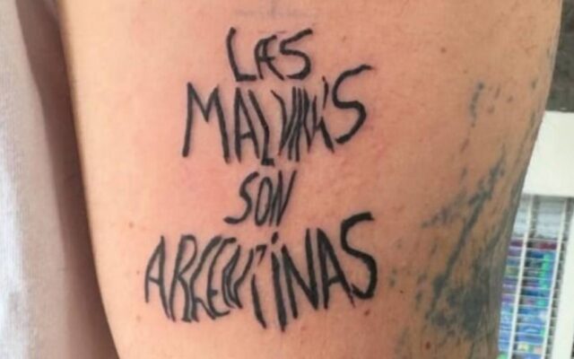 ¡Fiebre patriota! La bandera de Malvinas que mostró la Selección explota en tatuajes por toda Argentina
