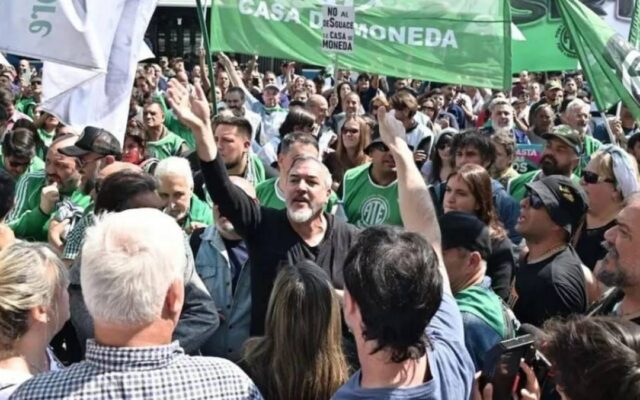 ATE se suma a la marcha contra Milei: el ajuste previsional es un genocidio