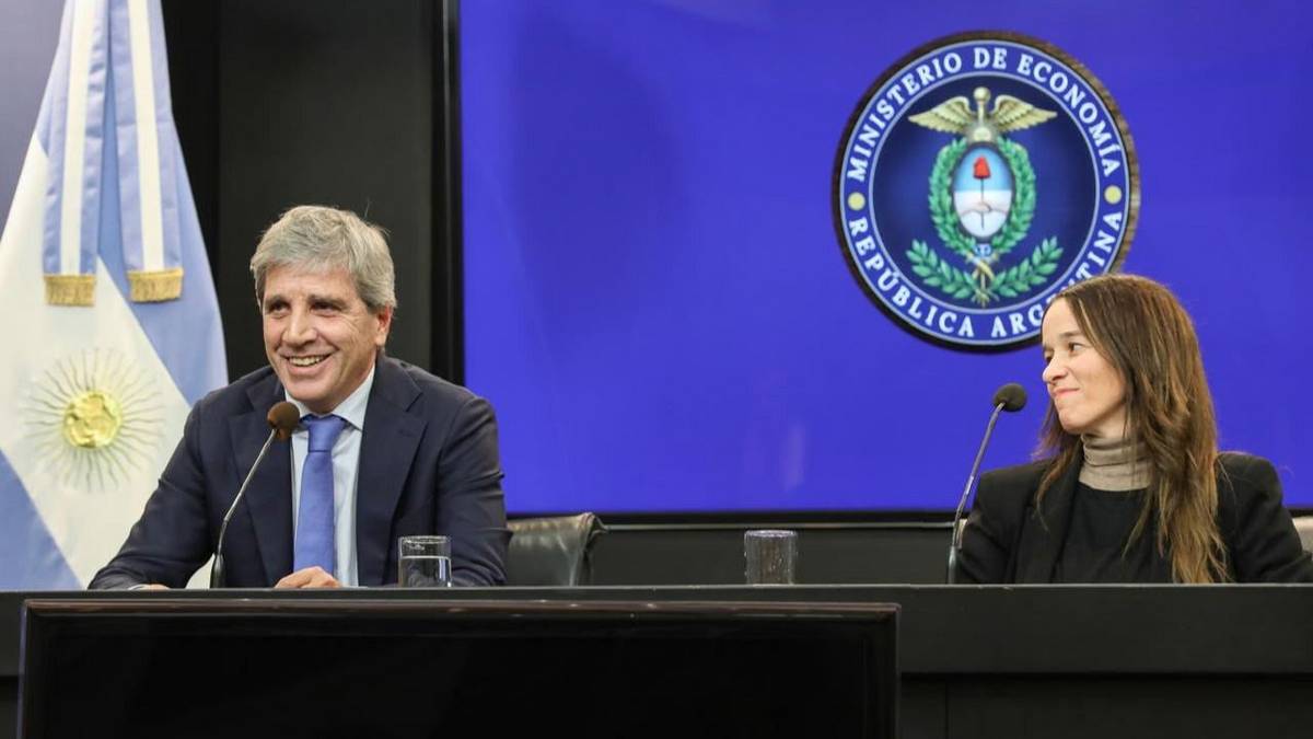 Nueva Inocencia Fiscal: sin topes, Caputo y todo su gabinete podrían blanquear fortunas
