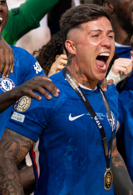 ¡NO ME LA CONTES! ENZO FERNÁNDEZ CLAVÓ UN GOLAZO QUE ROMPIÓ EL ARCO Y EL CORAZÓN DE INGLATERRA