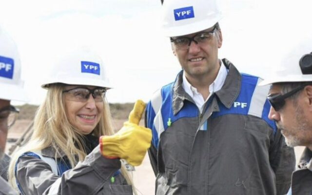 Adorni renunció a su cargo en YPF: otro capítulo del régimen de privilegios y corrupción