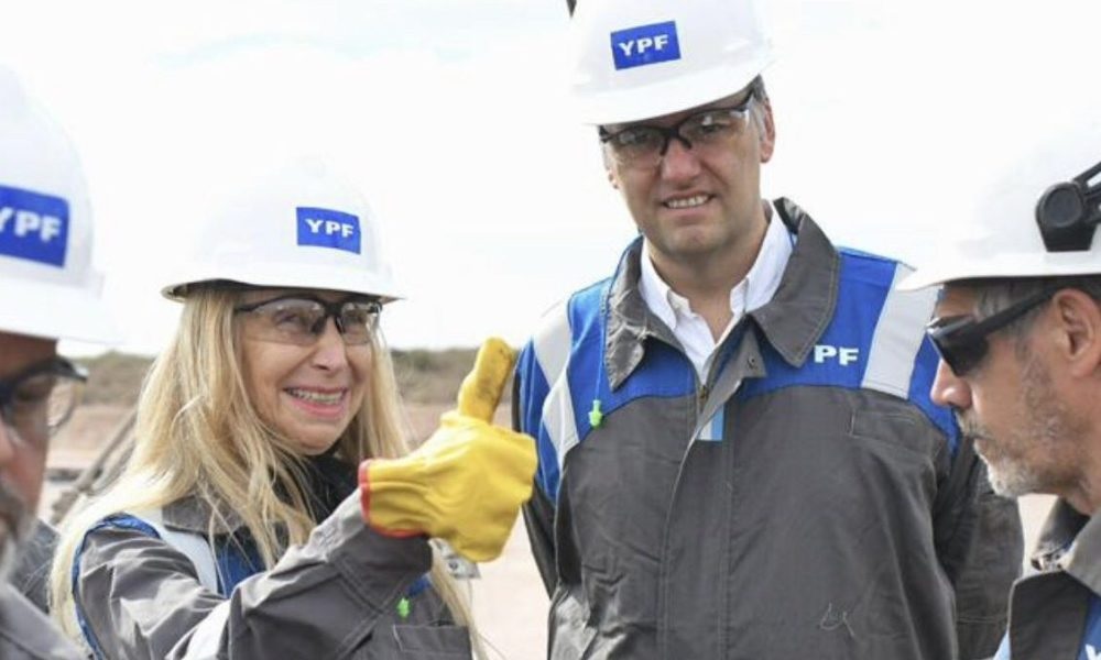 Adorni renunció a su cargo en YPF: otro capítulo del régimen de privilegios y corrupción