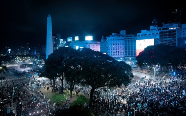 Battle at the Obelisk: Bottle Throwing, Running, and at Least 12 Arrested After the National Team's Defeat