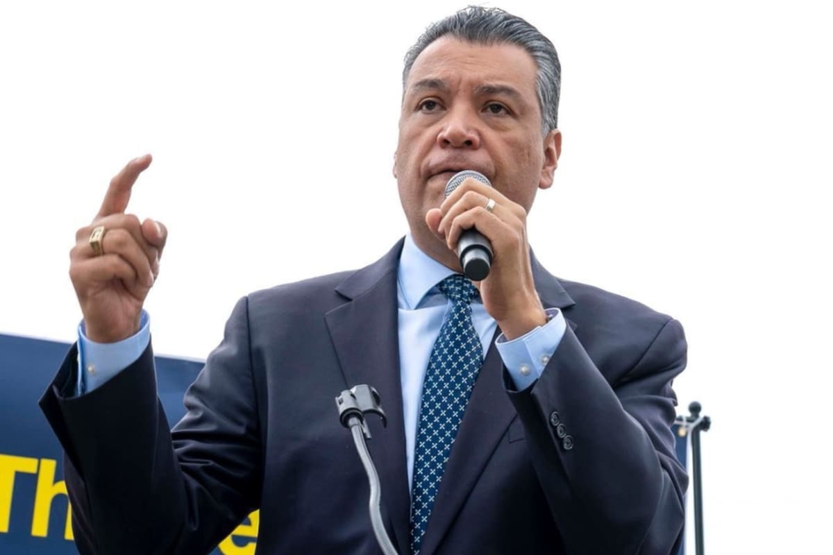 Alex Padilla: “Trump gobierna con miedo e intimidación contra los latinos”