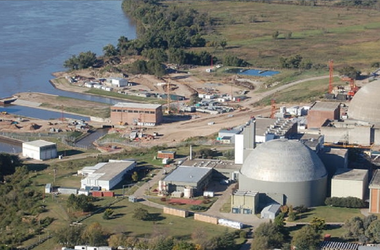 Del Caño denuncia que el Gobierno paralizó el CAREM para entregarle un reactor nuclear a una empresa yanqui