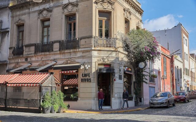 ¡Increíble! El Café Rivas de San Telmo resucitó: la restauración que devolvió la magia de los 60