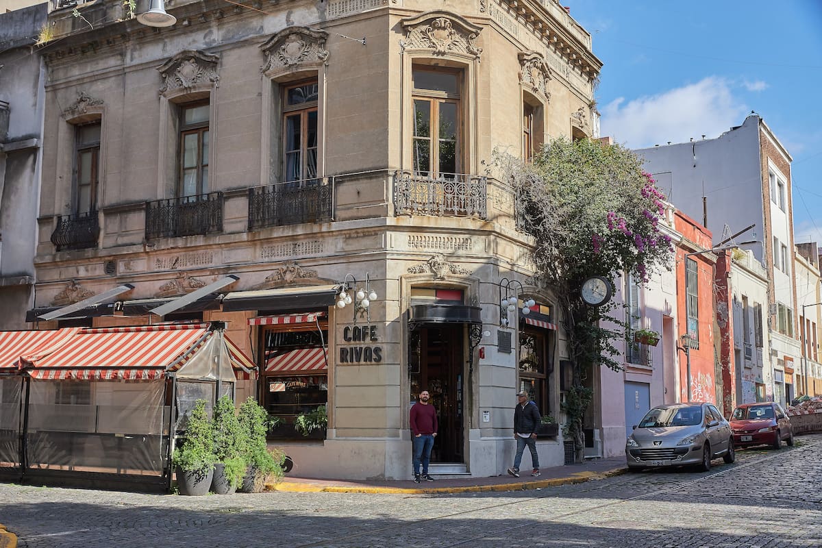 ¡Increíble! El Café Rivas de San Telmo resucitó: la restauración que devolvió la magia de los 60