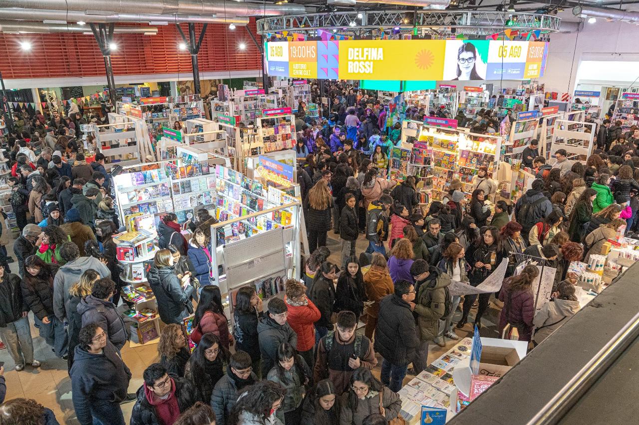 La editorial marxista del PTS llega a la Feria del Libro de Comodoro Rivadavia con polémicos debates